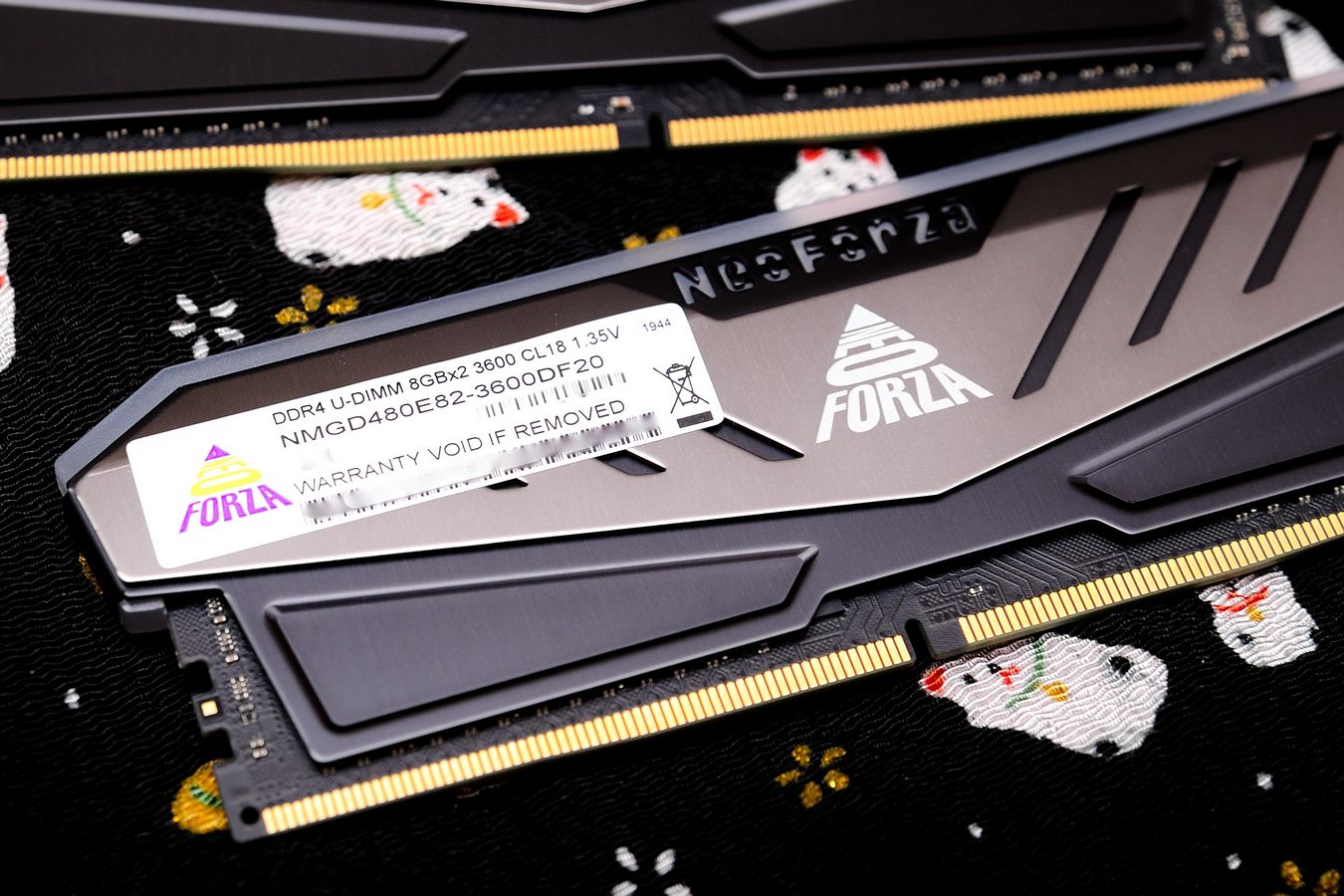 圖 凌航 Neoforza MARS DDR4-3600 RGB記憶體